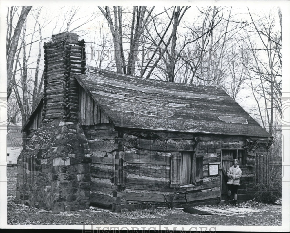 1973, Elizabeth Hickman Volunteer At Cabin At Lawnfield Garfield Home - Historic Images