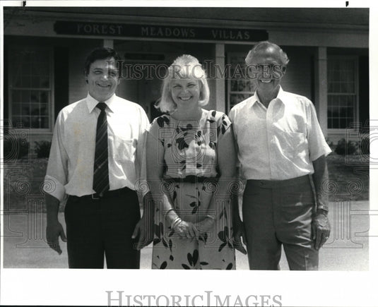 1987 Press Photo Owners and Operators of Forest Meadows Villas. - Historic Images