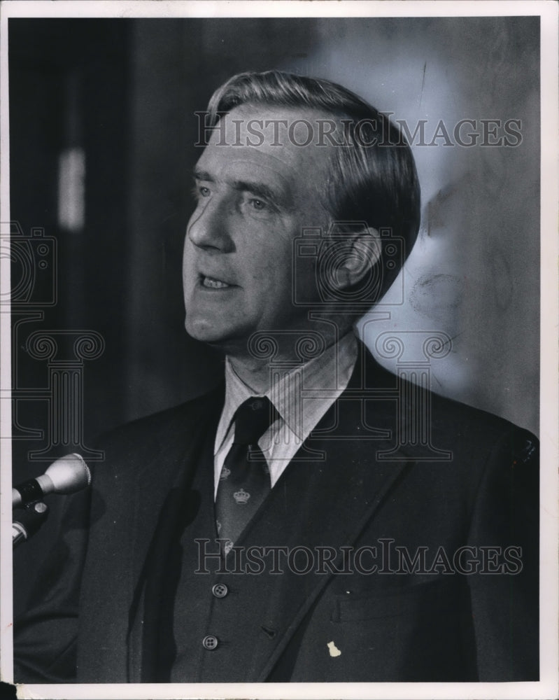 1971, Gov John Gilligan - cva12849 - Historic Images