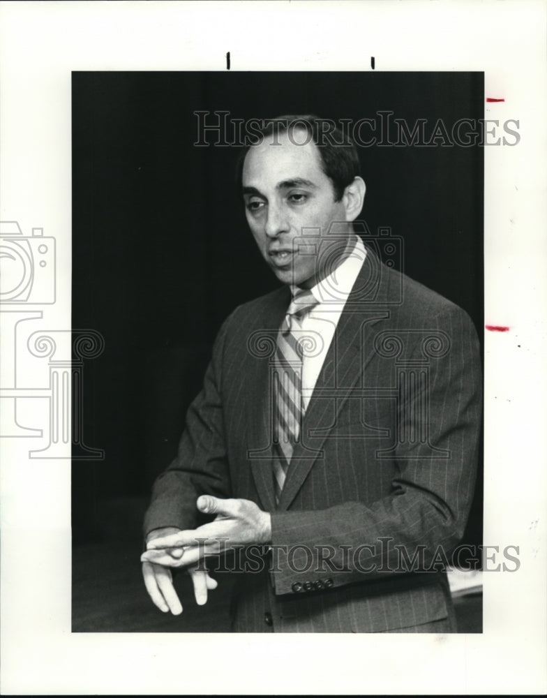 1984 Press Photo Robert Goldberg Pres Ohio Savings at Press Conference - Historic Images