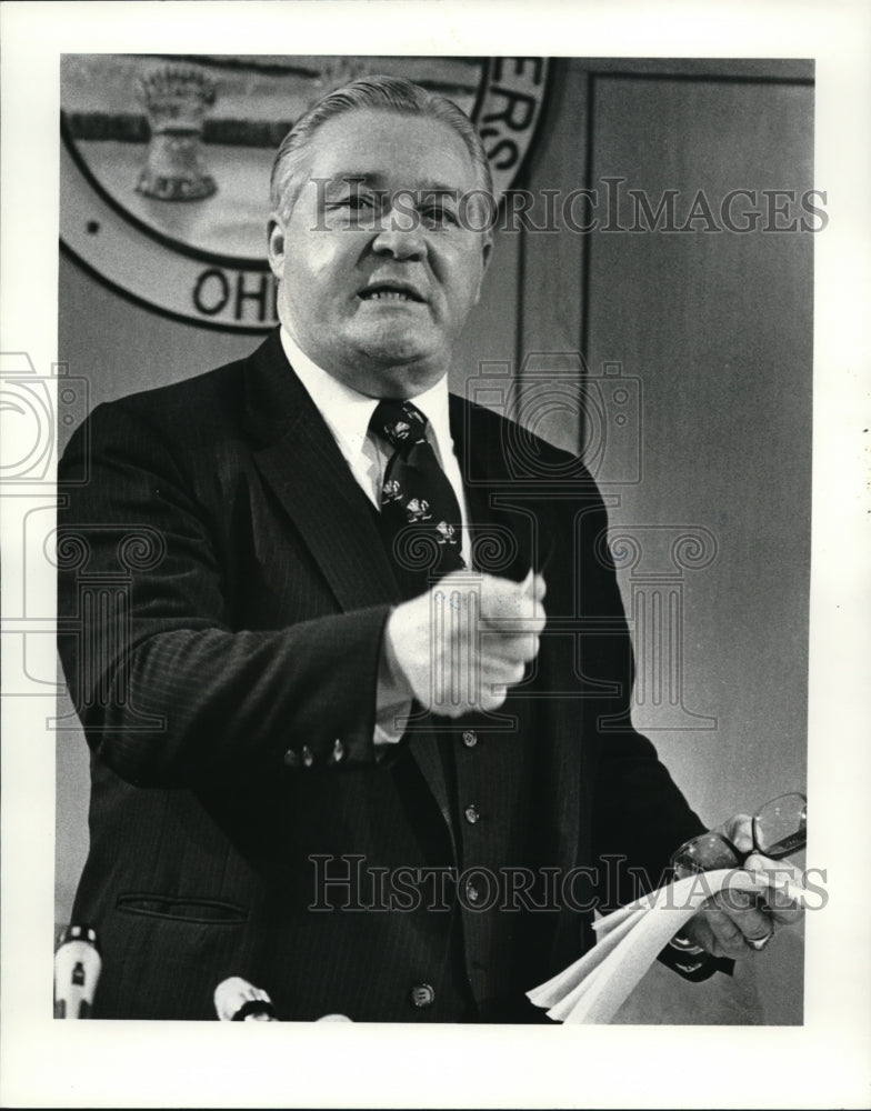 1982 Press Photo Francis Gaul Councilman at District 4 during News conference. - Historic Images