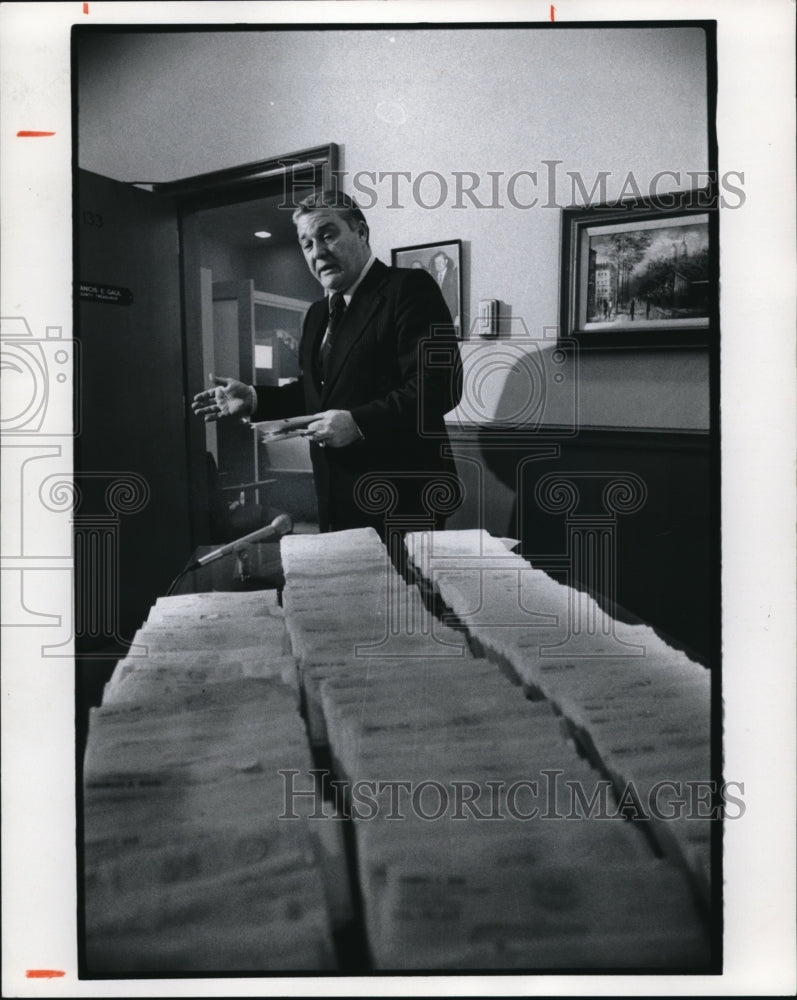 1976 Press Photo Francis E.Gaul Cuyahoga County Treasurer with real estate bill. - Historic Images