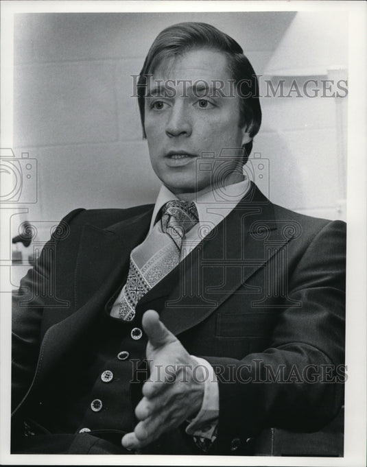 1977 Press Photo Dr. Tom Evans, associate professor - psychology, John Carroll U - Historic Images