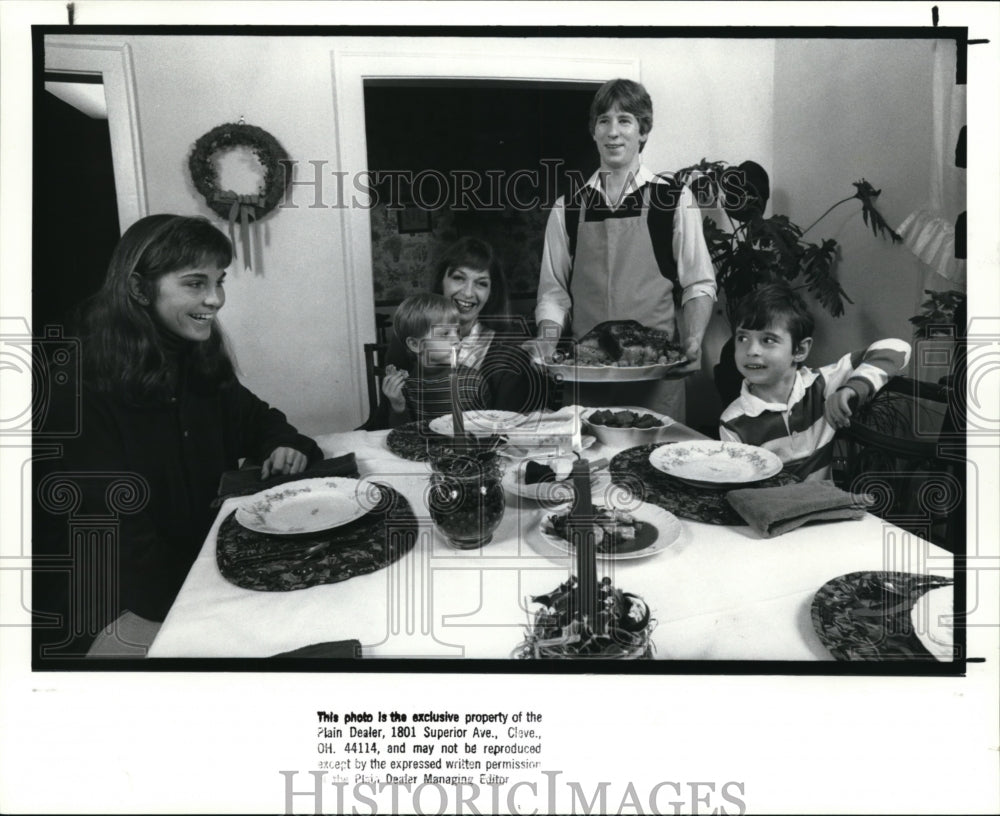 1988 Press Photo Christmas dinner prepared by Chef Michael Grala - Historic Images