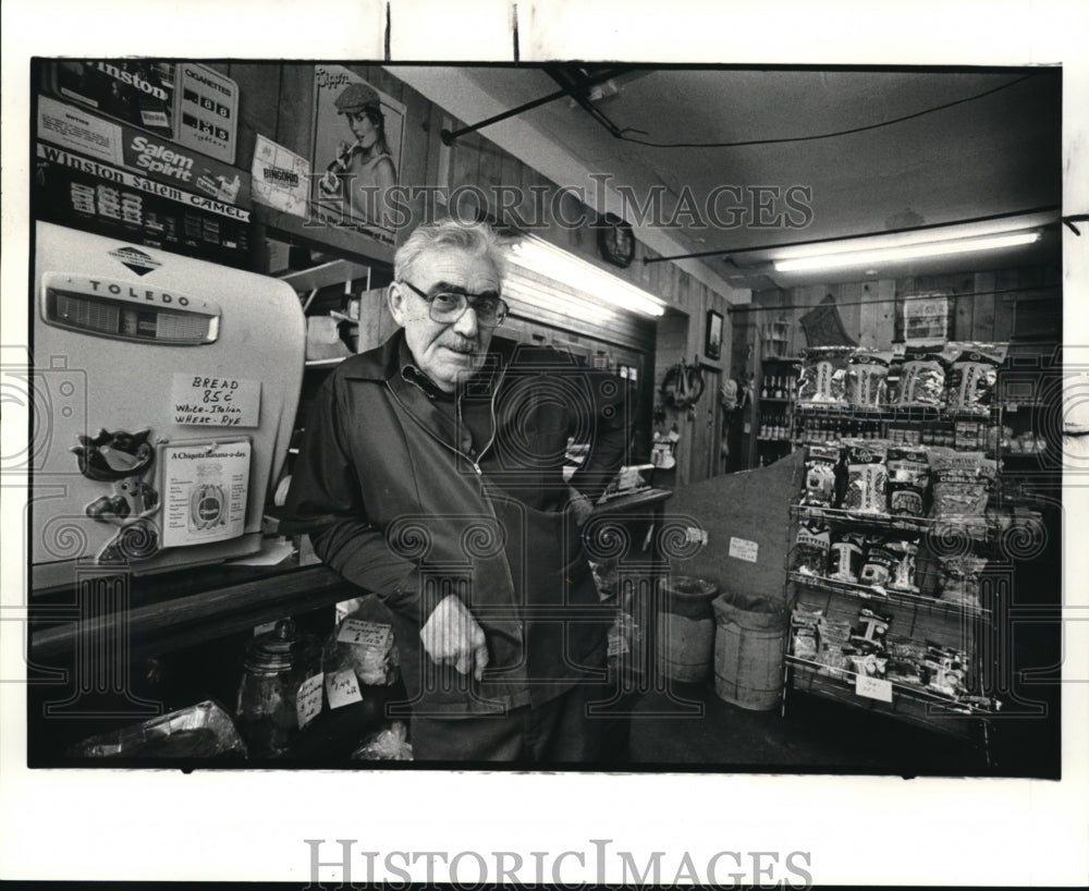 1989 Press Photo Daniel Fragassi Mayor Sheffield Lake - Historic Images