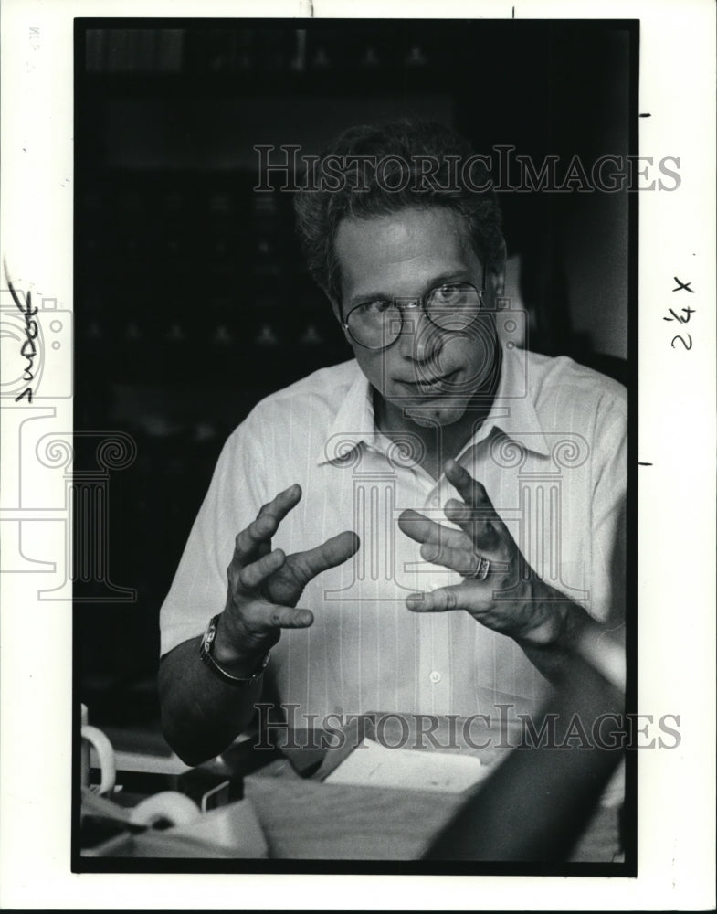 1991 Press Photo Bruce Elfvin discusses his tenure as assistant chief counsel - Historic Images