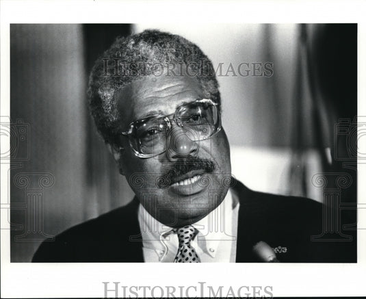 1986 Press Photo GM Wayne Embry - Historic Images