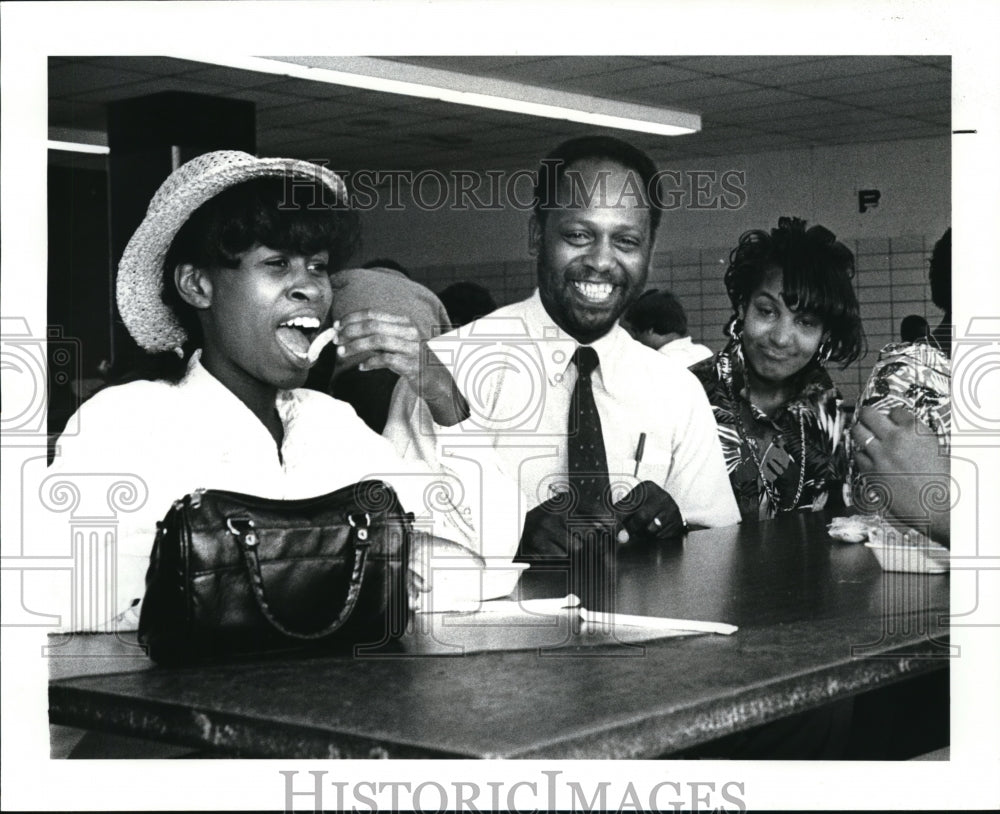 1987 Press Photo Student Tamaletha Lowder and Teacher Edward Eilland - Historic Images