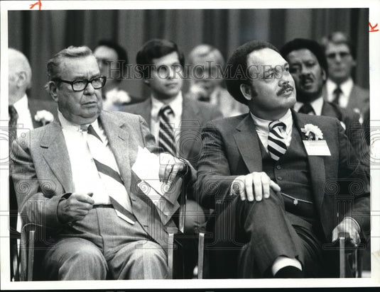 1981 Press Photo Gov Rhodes and Dr. Nolen Ellison at Tri C East Dedication - Historic Images