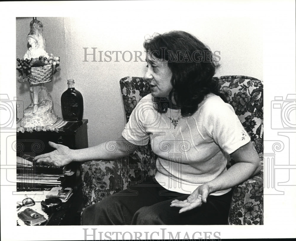 1981 Press Photo Carol Ellis mother of Thomas E. Barnhart 18 U.S Navy - Historic Images