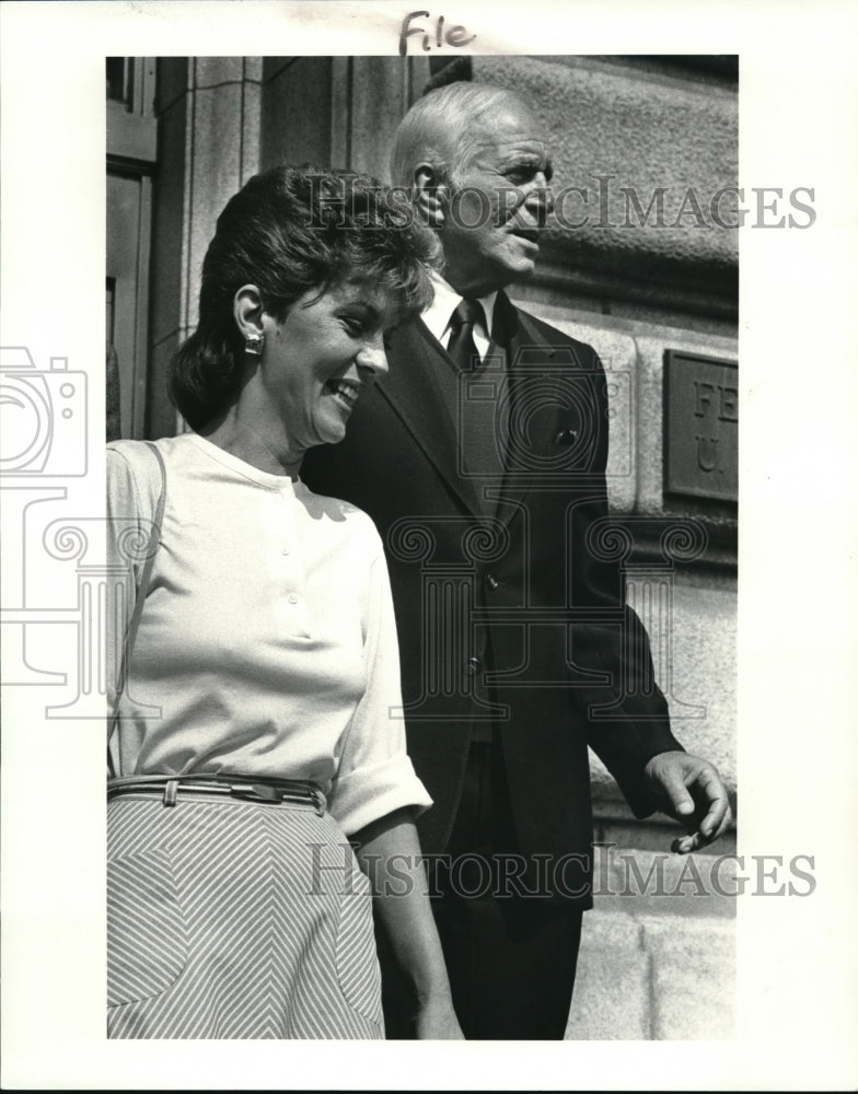 1983 Press Photo Allen Friedman and wife Nancy leaves Federal Court on his lunch - Historic Images