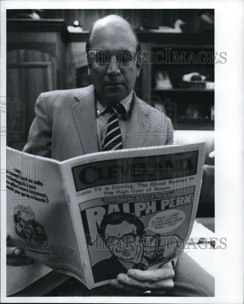 1973 Press Photo Oliver Emensoy Pres. Emenson Press Inc - cva13537 - Historic Images