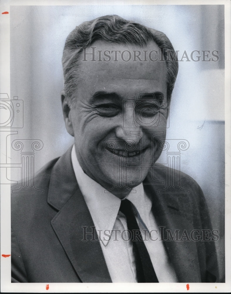 1977 Press Photo Dr. Robert A. Furman Director Center for Research - Historic Images
