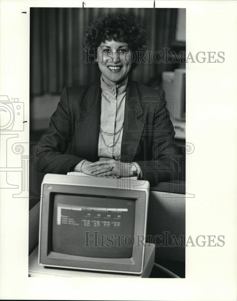 1989 Press Photo Donna Dawson-Nowak of Mentor Technologies - Historic Images