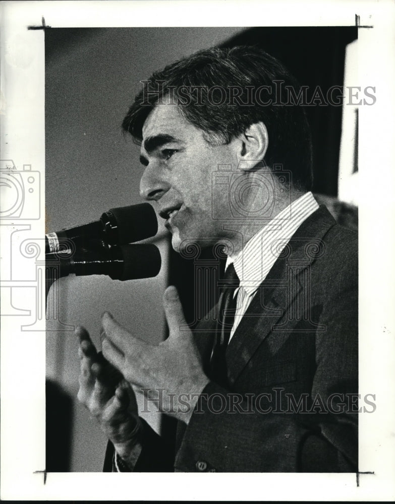 1988 Press Photo Gov Michael Dukkais of Mass holds press conference at Burke Air - Historic Images