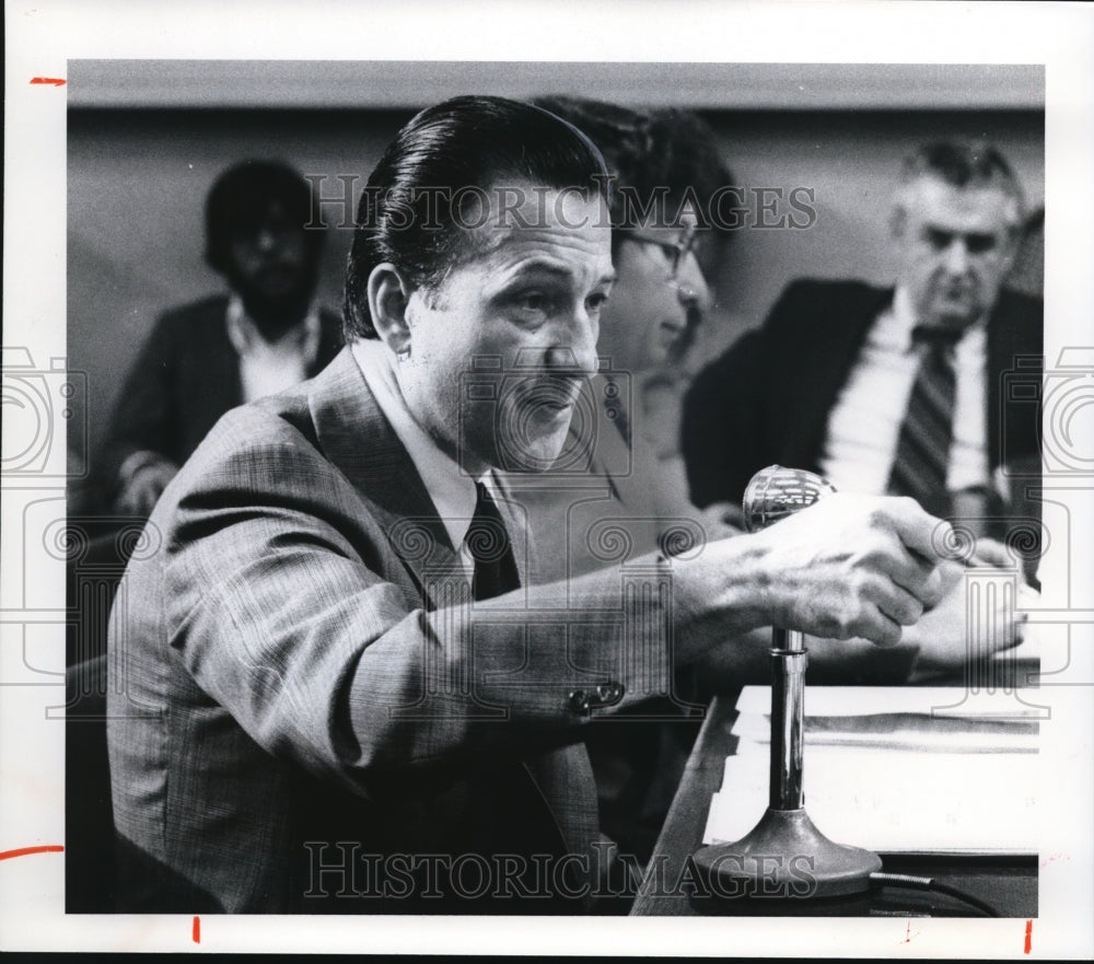 1978 Press Photo Joseph P. Furber, Jr testifies to a special City Council invest - Historic Images