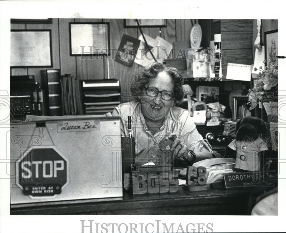 1987 Press Photo Auxiliary Policewomen Volunteer Dorothy GAETA - Historic Images