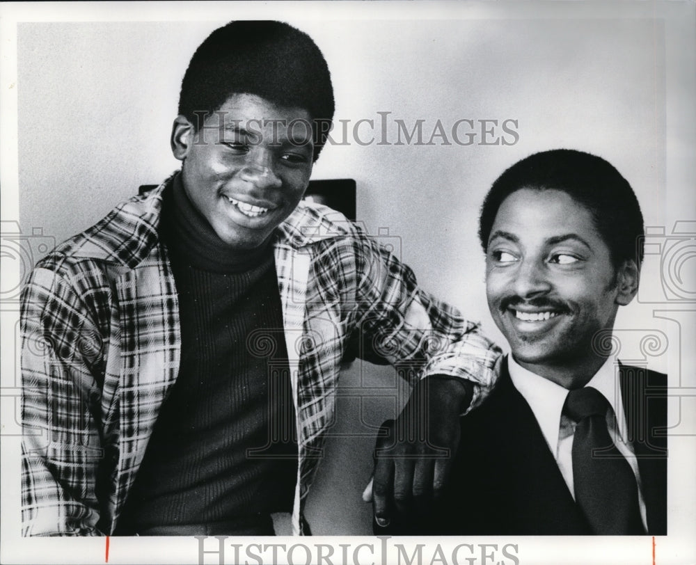 1978 Press Photo Alfonzo White with his &quot;Big Brother&quot; Lamar Frost - Historic Images