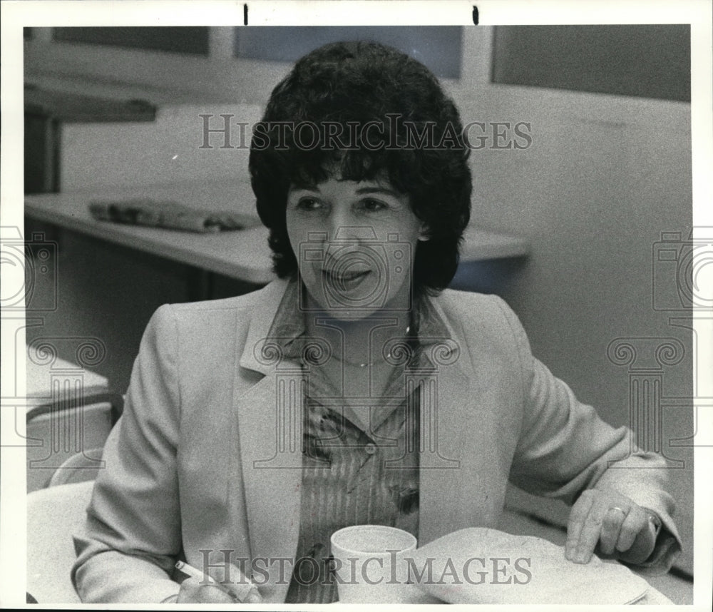 1982 Press Photo Mrs. Sylvia Deacon - Historic Images