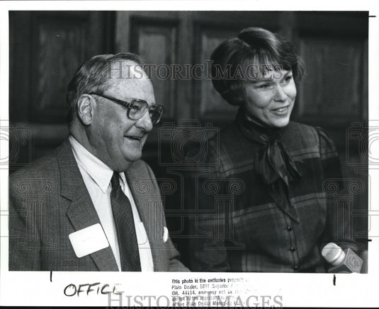 1989 Press Photo Dan Galbreath Developer of the Bank One Center Karen Horn - Historic Images