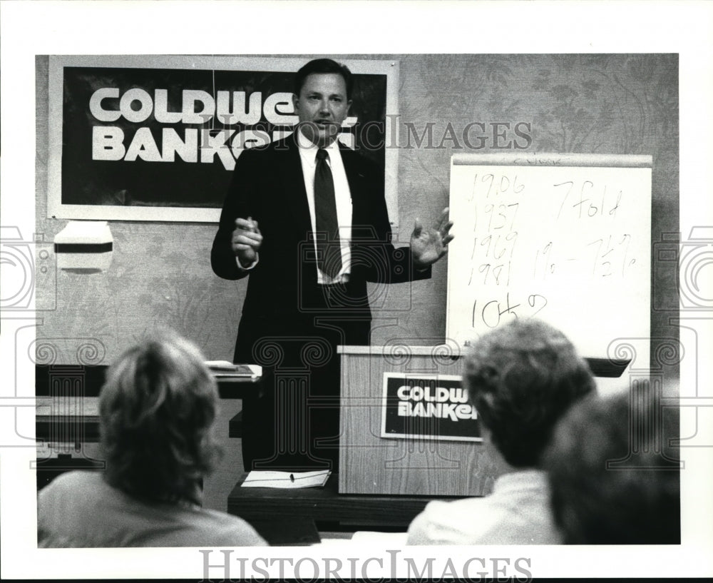 1986 Press Photo James A. Gerspacher senior V.P. Caldweel Banker Training - Historic Images