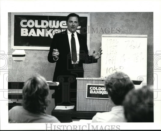 1986 Press Photo James A. Gerspacher senior V.P. Caldweel Banker Training - Historic Images