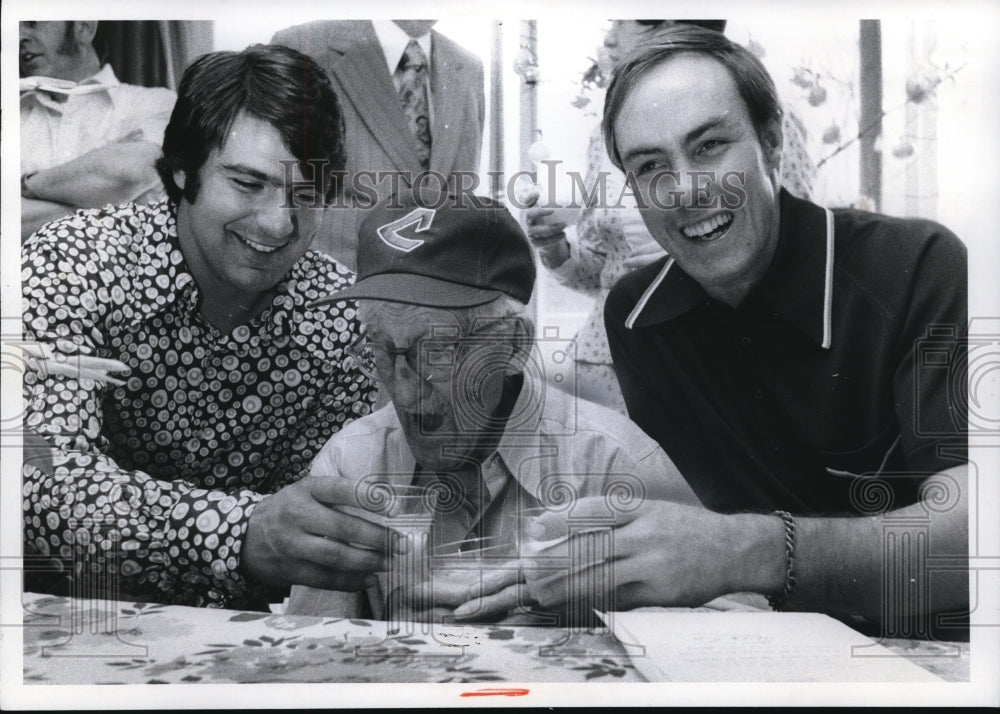 1973 Press Photo Toasline Charles Evans, 101, Ron Lobich and Brent Strom - Historic Images