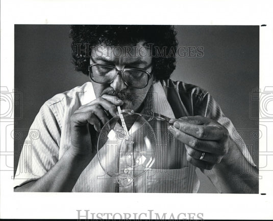 1988 Press Photo Bubblologist Keith Evans - Historic Images