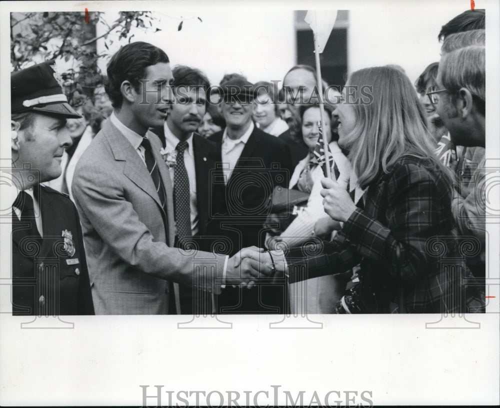 1977 Press Photo A chance to shake hands with Prince Charles as he leaves - Historic Images