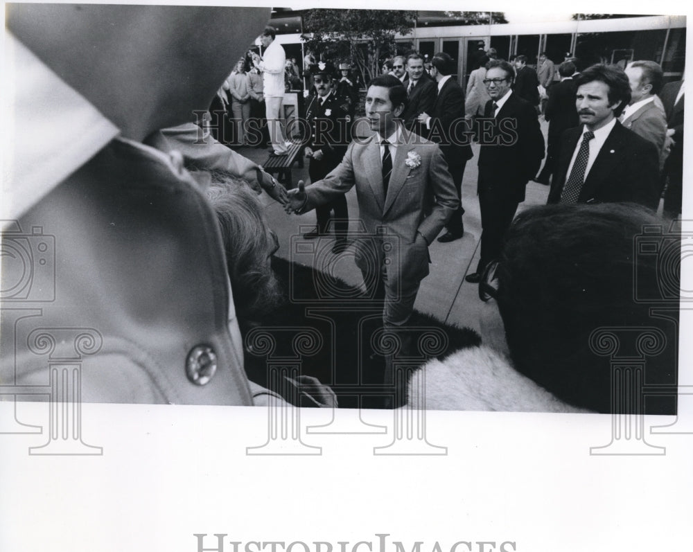1977 Press Photo Prince Charles before entering sports center - Historic Images