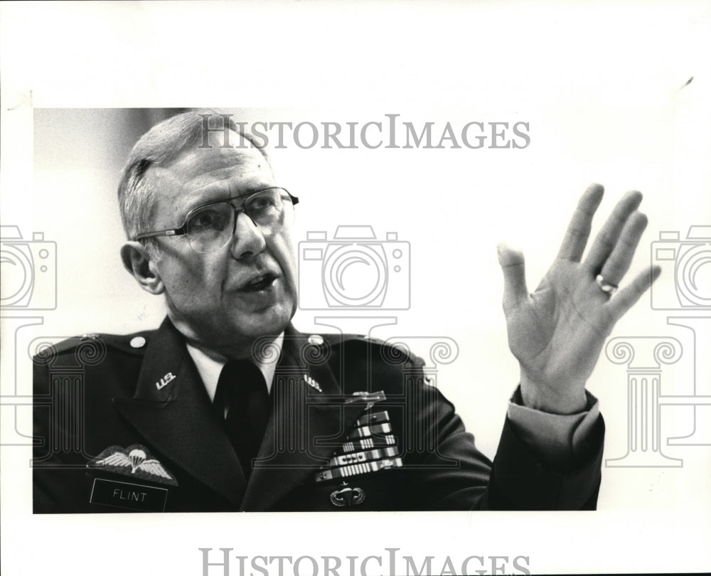 1986 Press Photo Gen. Roy K. Flint in charge of academics at West Point - Historic Images