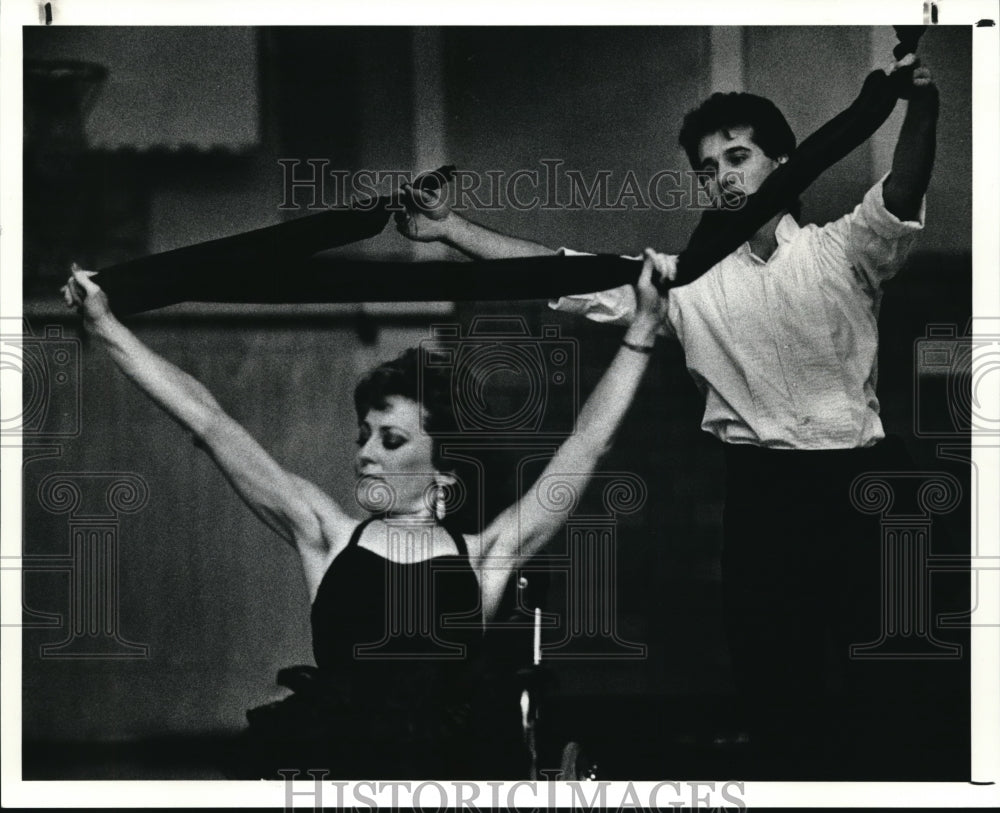 1990 Press Photo Mary Verdi-Fletcher uses her scarf during a dance number - Historic Images