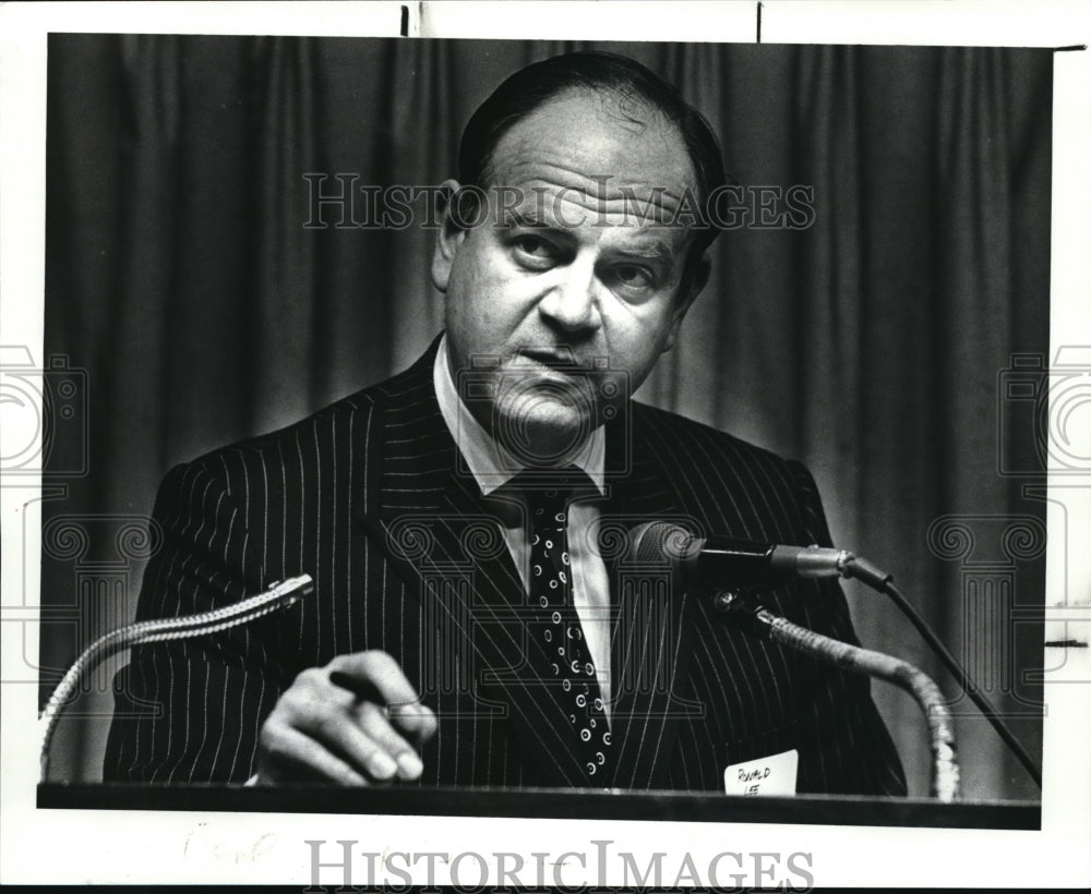 1988 Press Photo Ronald Lee Fleming - Historic Images