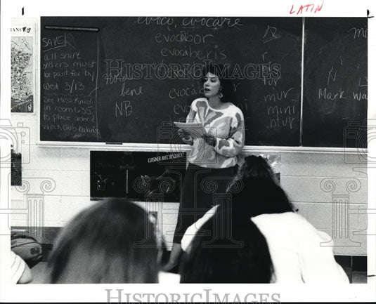 1991 Press Photo Teacher Beth B. Fleet, latin Class, North Olmsted High School - Historic Images