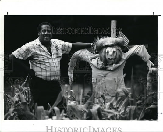 1991 Press Photo Webster Fleming is the assistant activities director at Forest - Historic Images