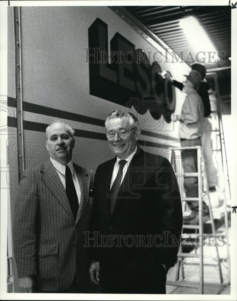 1985 Press Photo Lesco Inc. Robert F. Burkhardt, President and James Fitzgibbon - Historic Images