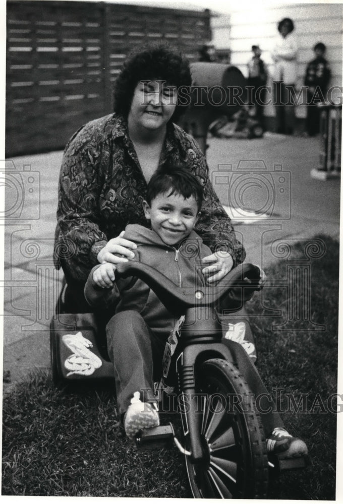 1979 Press Photo Miss Barbara Florian and Son Martin She adopted from Guatamala - Historic Images