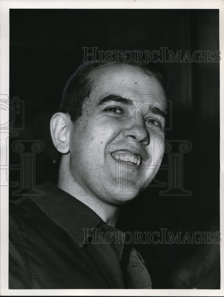 1967 Press Photo Larry Firestone Not Smiling ove Bank Robbery he witnessed - Historic Images