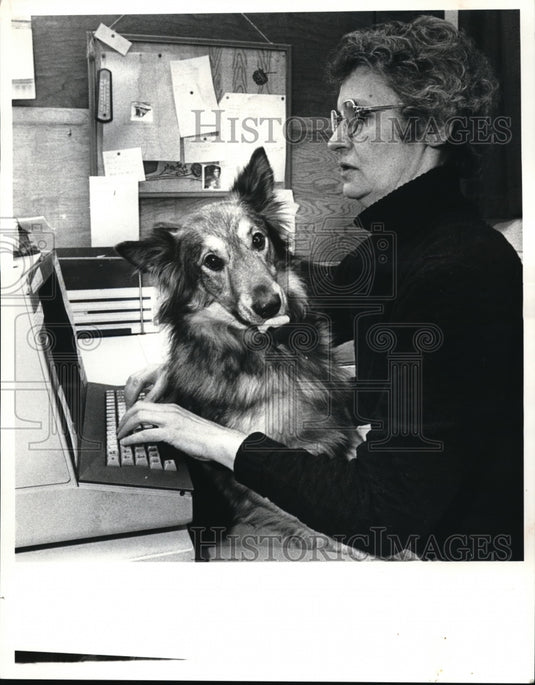 1981 Press Photo Mary Folger and her dog Zeke - Historic Images