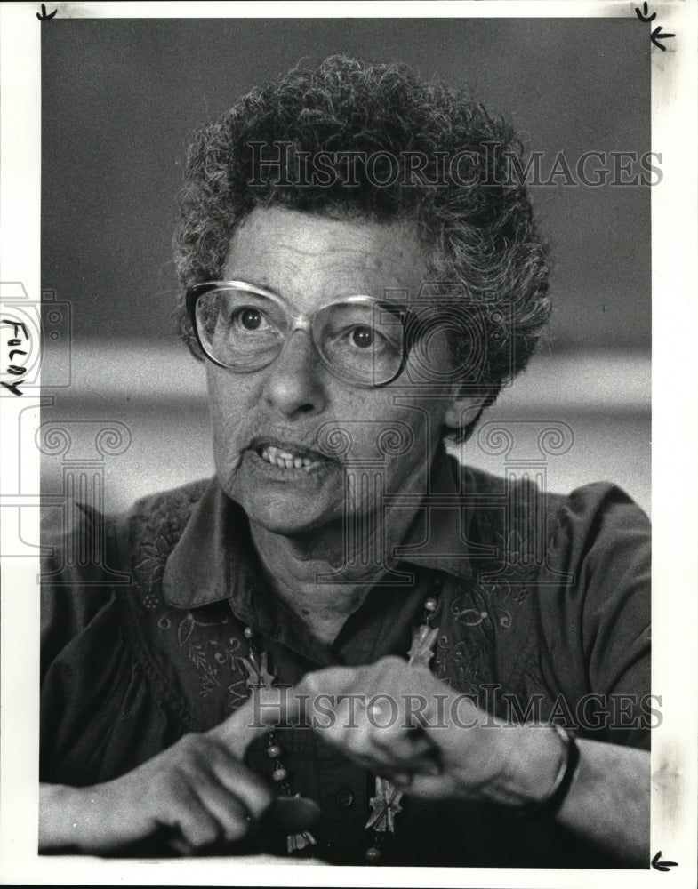 1985 Press Photo Roma Foldy, Observer of organizations working with Refugees - Historic Images