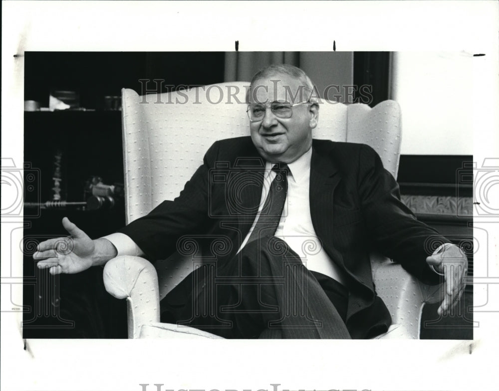 1988 Press Photo Raymond A. Foos, new president and chief executive officer - Historic Images