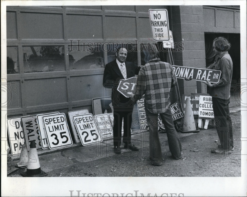 1974 Press Photo Mayor Richard A. Gamin - Historic Images