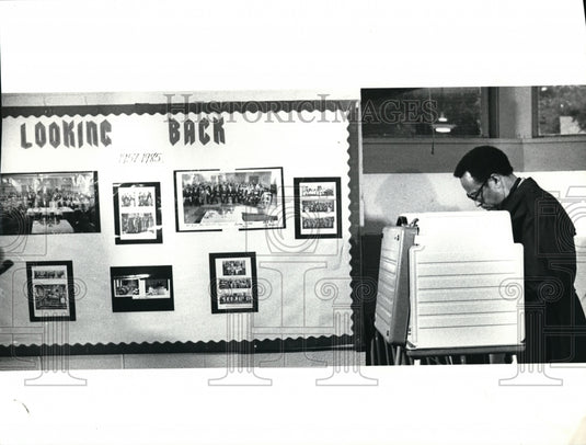 1989 Press Photo George Forbes voting on Mt Zion Congregation Church - cva14400 - Historic Images
