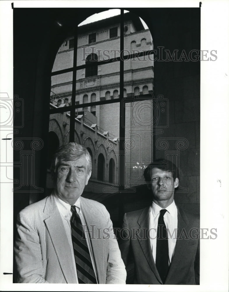 1989 Press Photo Richard Fleischman and Steve Davis Architects Cleveland Library - Historic Images