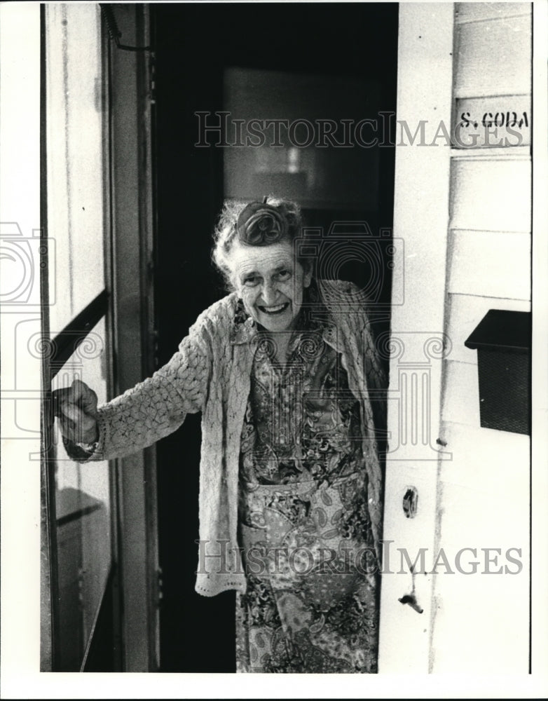 1983 Press Photo Zella Goda American Poet - Historic Images