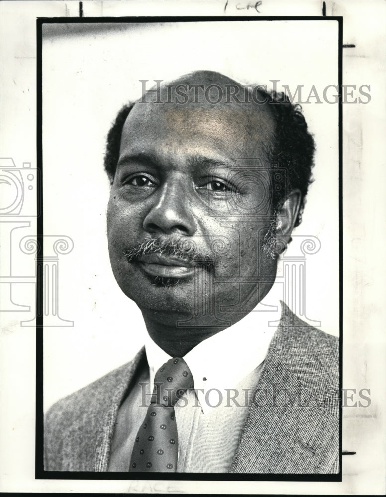 1987 Press Photo Zeke Forbes is the new clerk in court - Historic Images