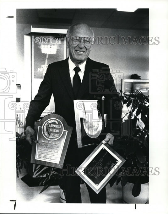 1987 Press Photo Earl W. Foos & 50 year awards - Historic Images