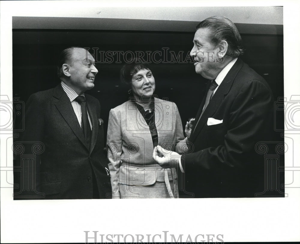 1982 Press Photo Jerry Silverman, Mrs. Bradge Golding and Shannon Rogers. - Historic Images