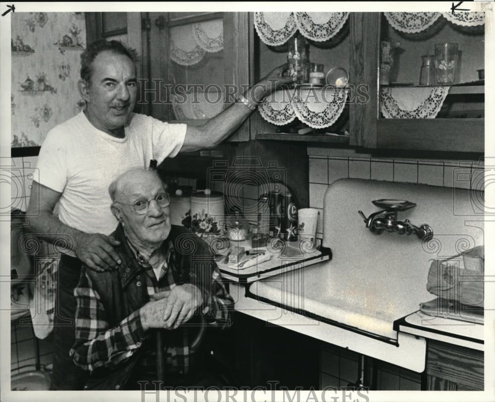 1984 Press Photo Frank Golias son Son George Golias  Robbery Victim - Historic Images