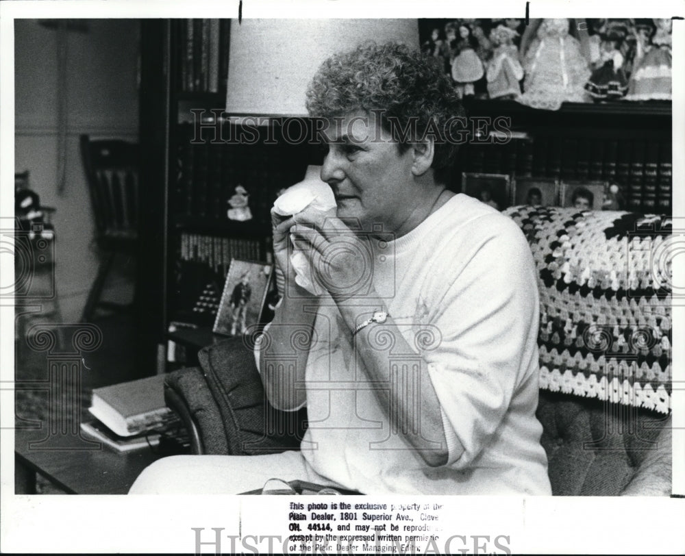 1989, Evelyn Hartwig, mother of Clayton Hartwig cries as she watches - Historic Images